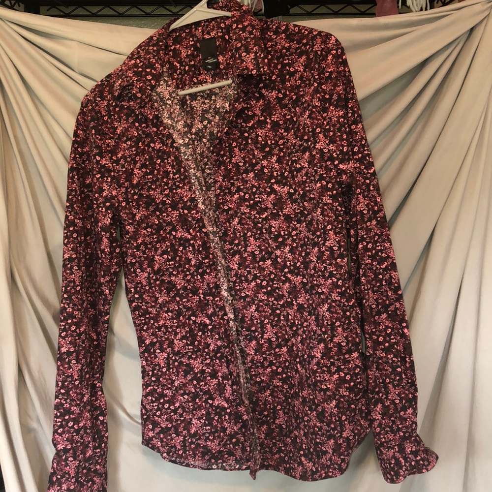 Men’s muscle fit button down shirt